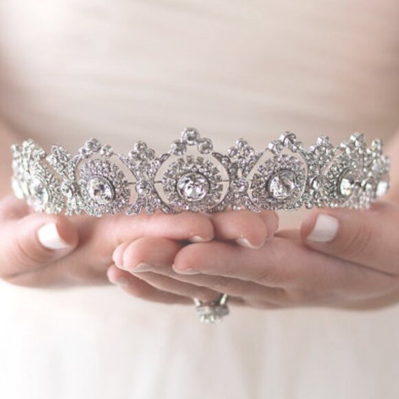 🎀 New Grace Vintage Tiara🎀 - Picture 1 of 5